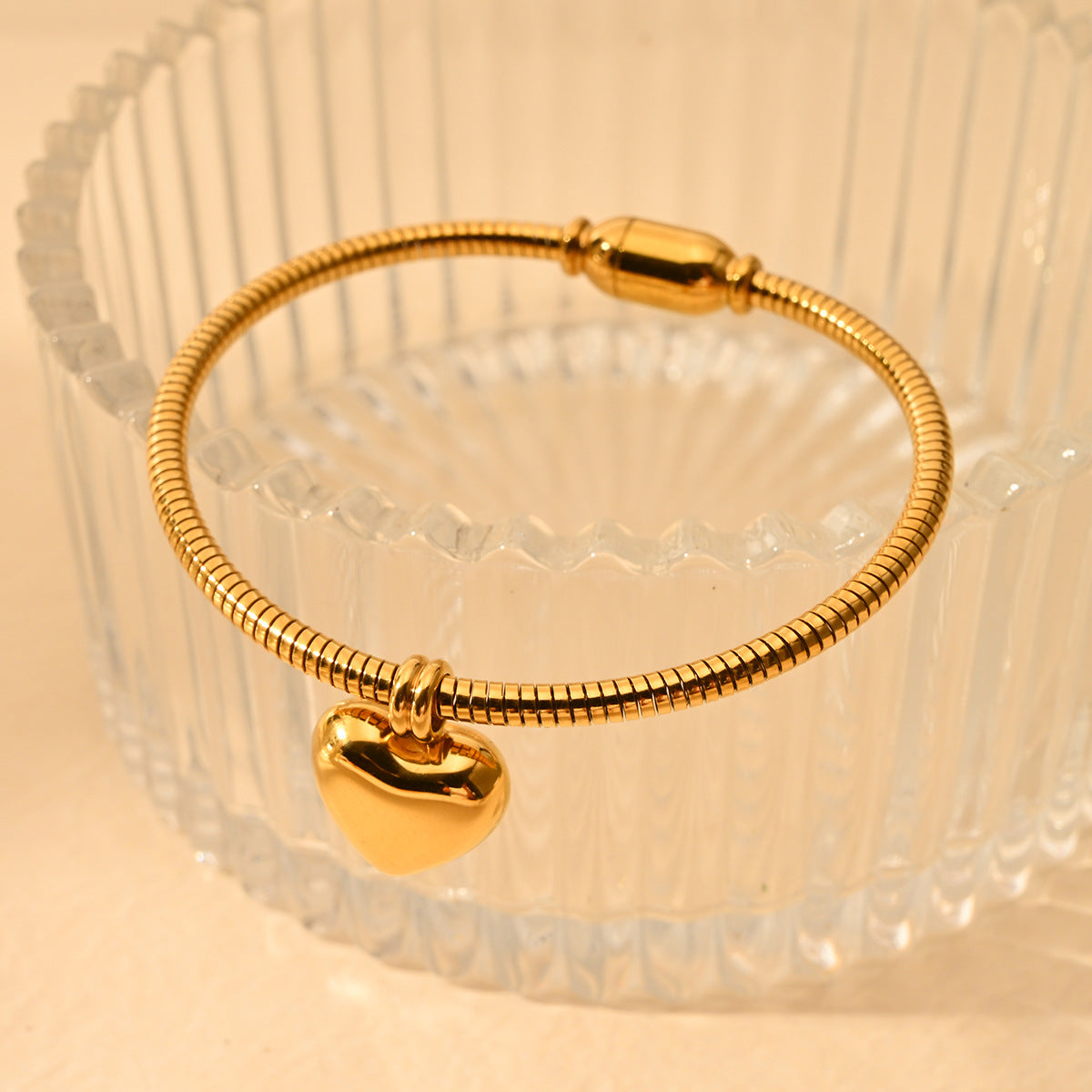 Collar circular sencillo de acero y titanio con forma de corazón de 18 quilates para mujer