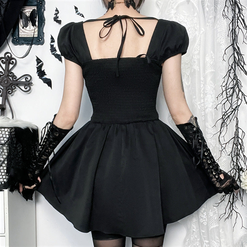 Robe élégante à lacets et col carré de style gothique