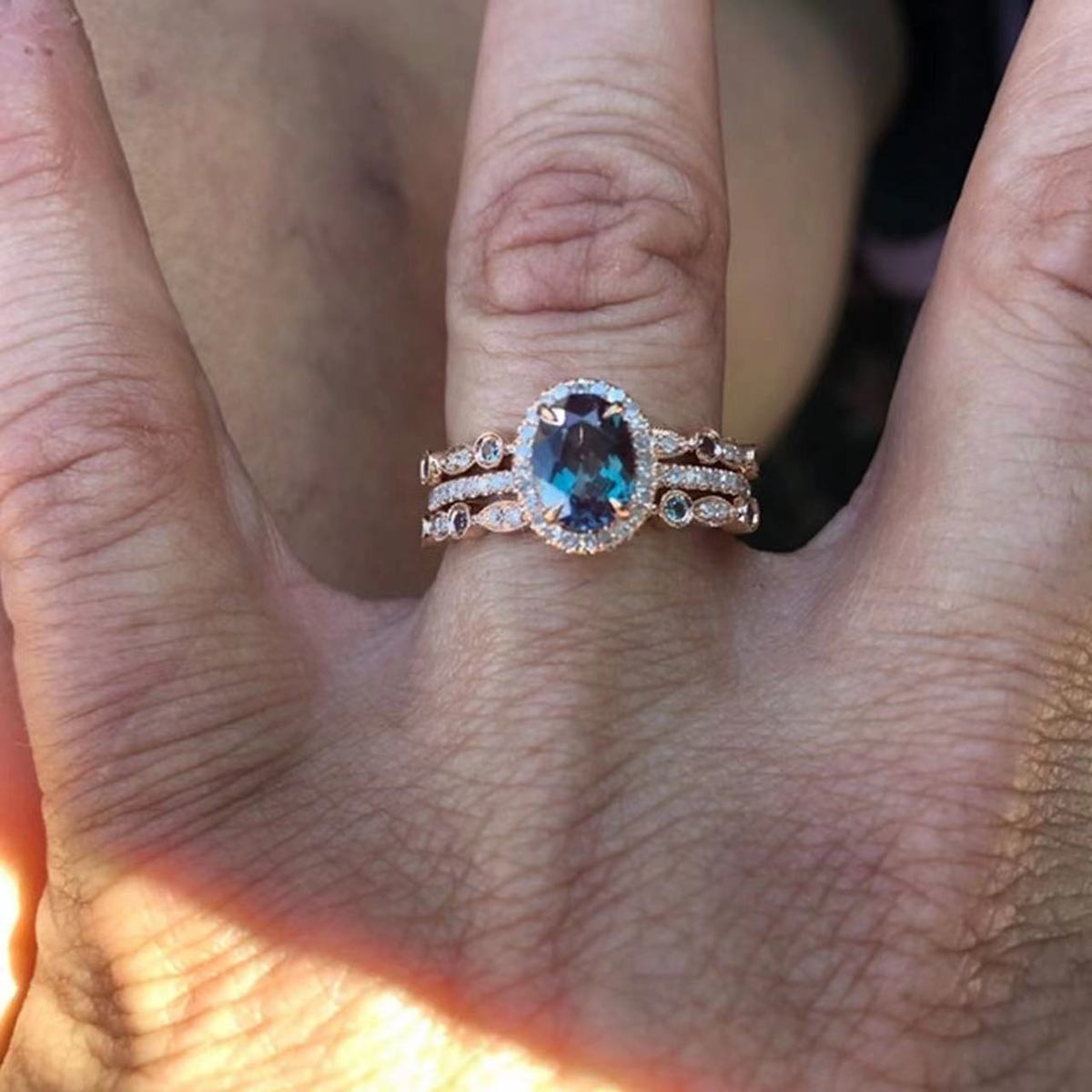 Conjunto de tres piezas de anillos apilables con piedras preciosas sencillas de moda para mujer