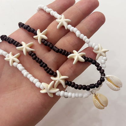 Collar bohemio de cuentas de arroz, estrellas de mar y conchas de playa