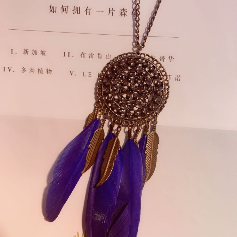 Collar bohemio vintage con cuentas de flores y plumas