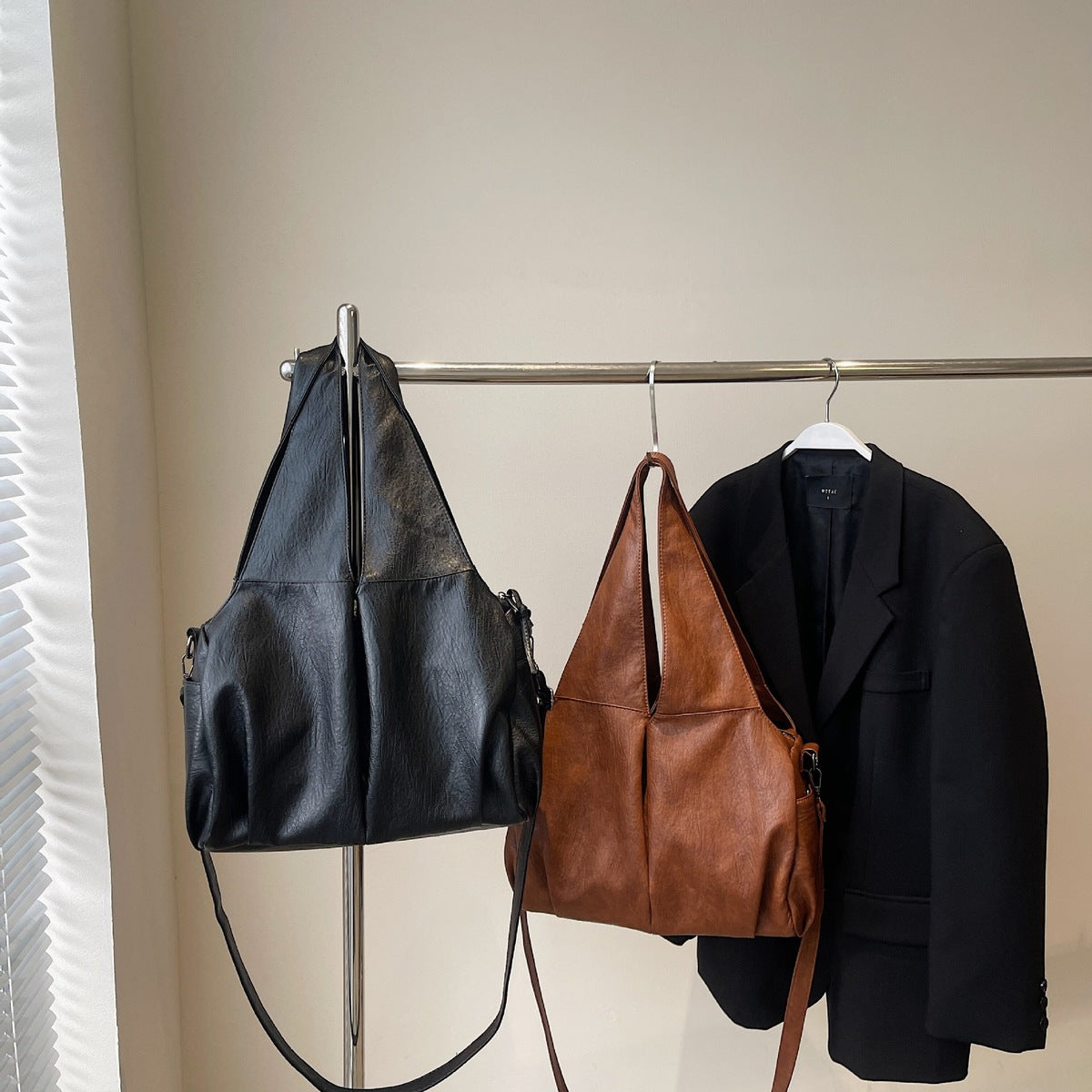 Bolso de mano informal de gran capacidad en color liso para mujer