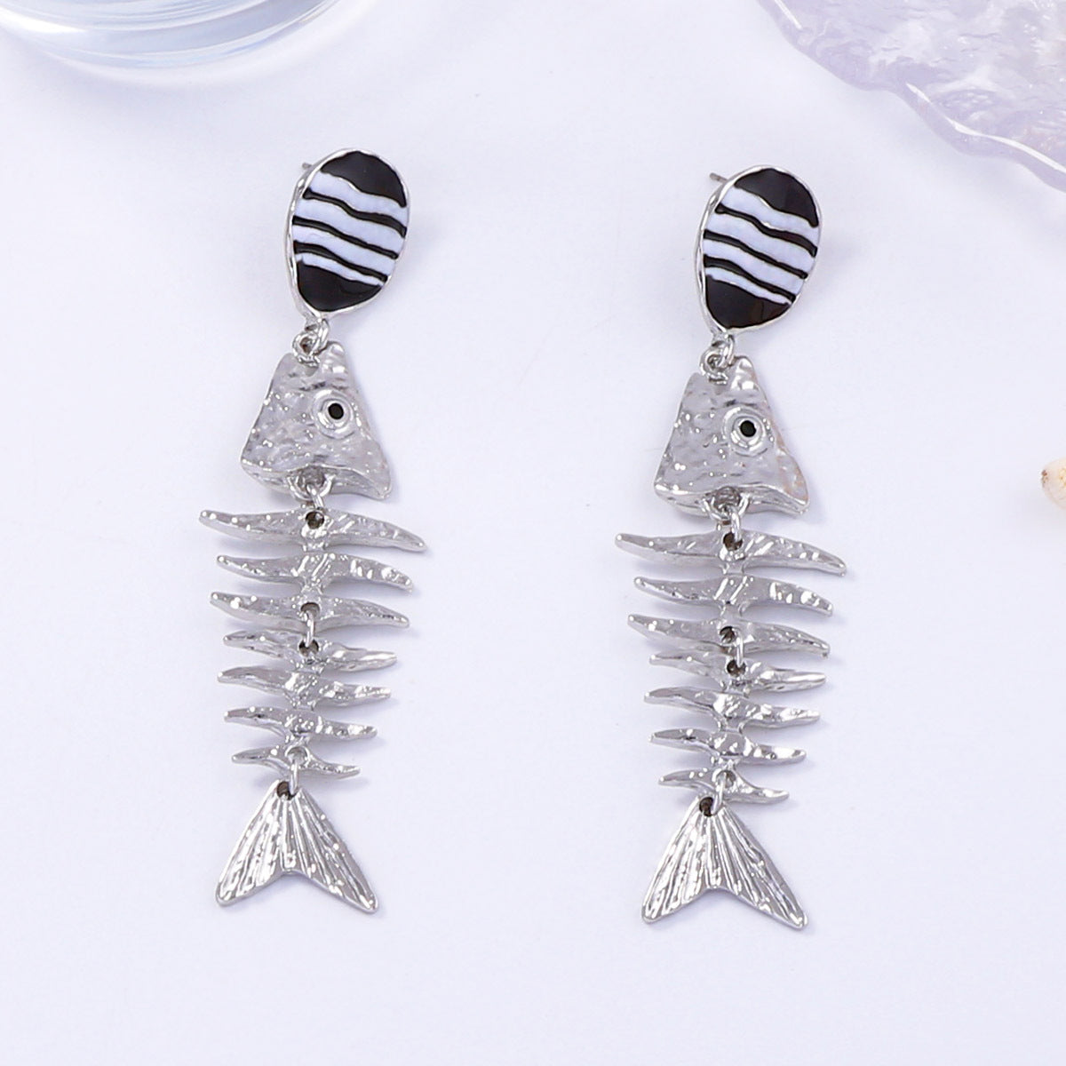 Women’s Retro Alloy Oil Drop Fish Bone Earrings