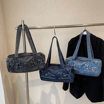 Bolsos de mezclilla con agujeros y bordado de letras vintage