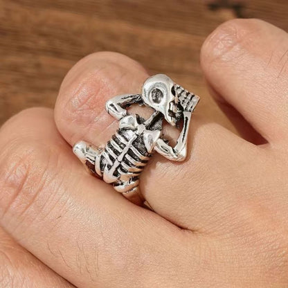 Anillo de calavera rockera retro de Halloween para mujer