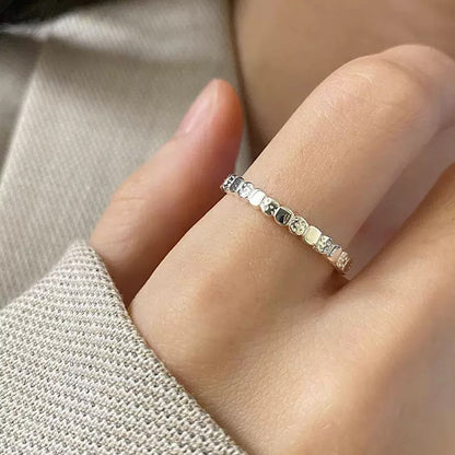 Anillo cuadrado irregular simple de plata esterlina S925