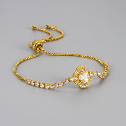 Pulsera de cobre con circonitas y flores de cuatro hojas para mujer