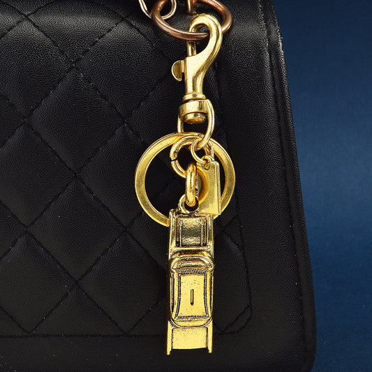 Llavero de metal de color sólido para coche, elegante adorno colgante para bolso.