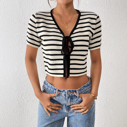 Pull à lacets et manches courtes à rayures pour femme