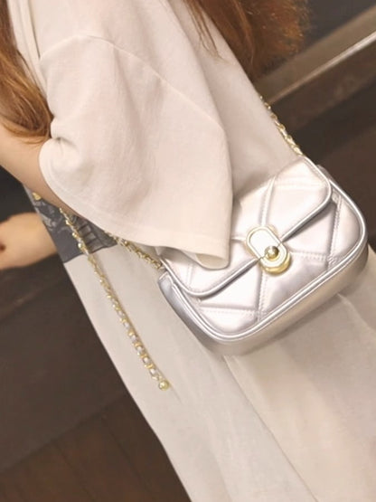 Mini bolso bandolera cuadrado con cadena abatible de moda