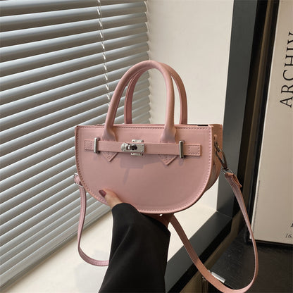 Bolso de hombro de diseño moderno para mujer, ideal para el día a día en verano.