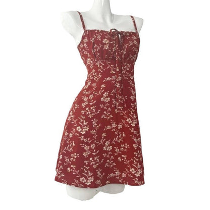 Robe ajustée à lacets et imprimé floral à bretelles spaghetti
