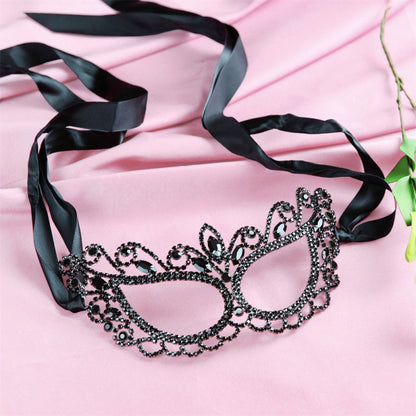 Máscara creativa hecha a mano de diamantes de imitación negros con detalles plateados
