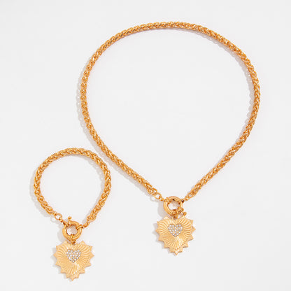 Collar y pulsera de metal con forma de corazón de moda