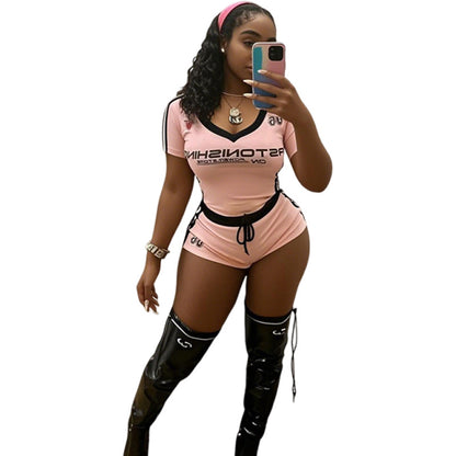 Conjunto de dos piezas de camiseta informal de manga corta con cuello en V y estampado digital para mujer