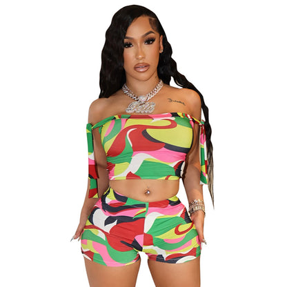 Conjunto de dos piezas con hombros descubiertos y estampado multicolor para mujer, poliéster, sin mangas y pantalones cortos