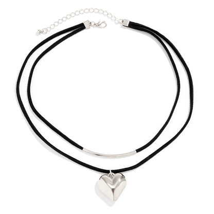 Collar sencillo de corazón de chenilla negra