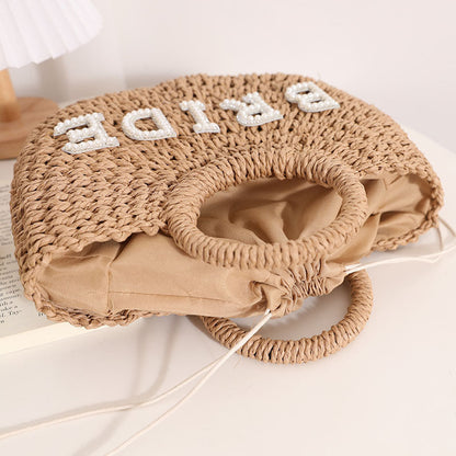 Bolso de mano de paja semicircular con letras de estilo bohemio