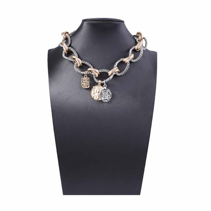 Collar con insignia de aleación y hebilla geométrica en forma de O