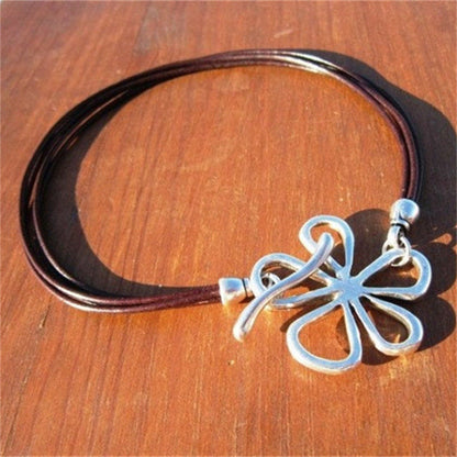 Collar de cuerda de cuero verde con diseño floral bohemio