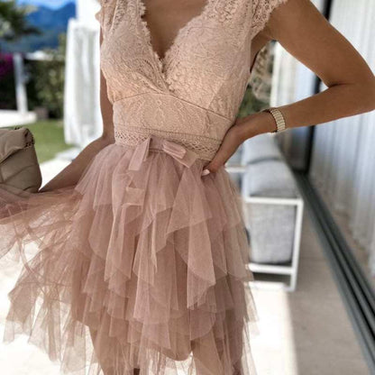 Robe de cocktail sans manches à col en V profond et dentelle en maille unie pour femmes