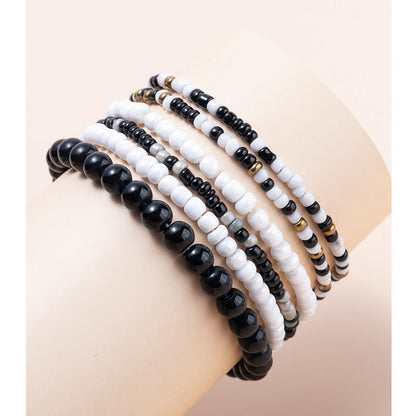 Conjunto de pulseras en capas con minicuentas multicolores bohemias