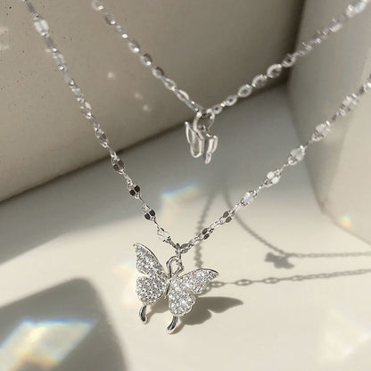 Collar con colgante de mariposa con diamantes de imitación para mujer