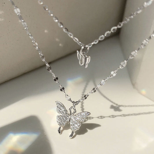 Collar con colgante de mariposa con diamantes de imitación para mujer
