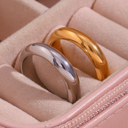 Women Fashion Simple Stainless Steel Ring in Gold