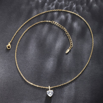 Collar con colgante de amor de circonitas microincrustadas de aleación simple para mujer
