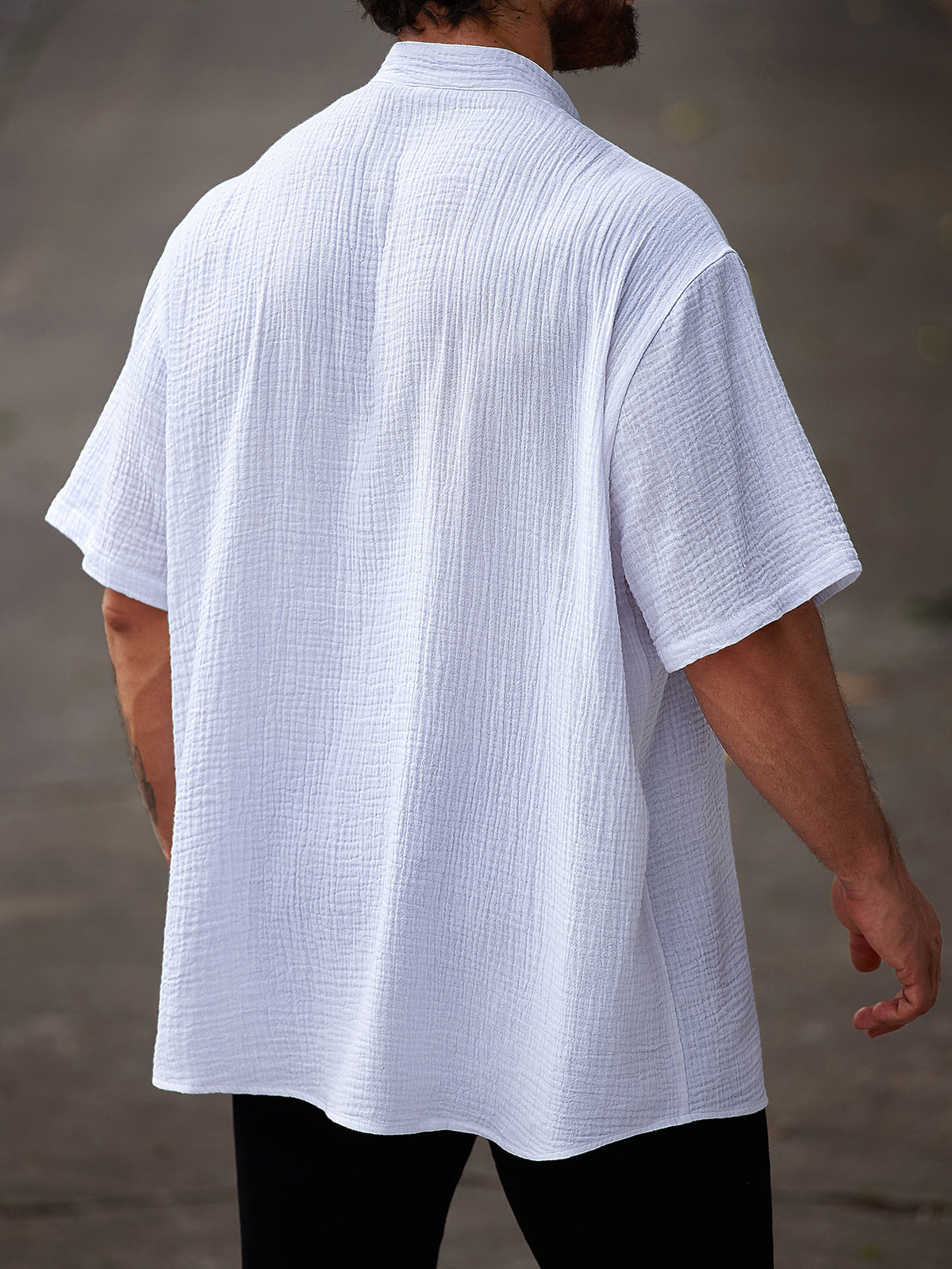 Camisa informal de algodón de manga corta con cuello alto para hombre